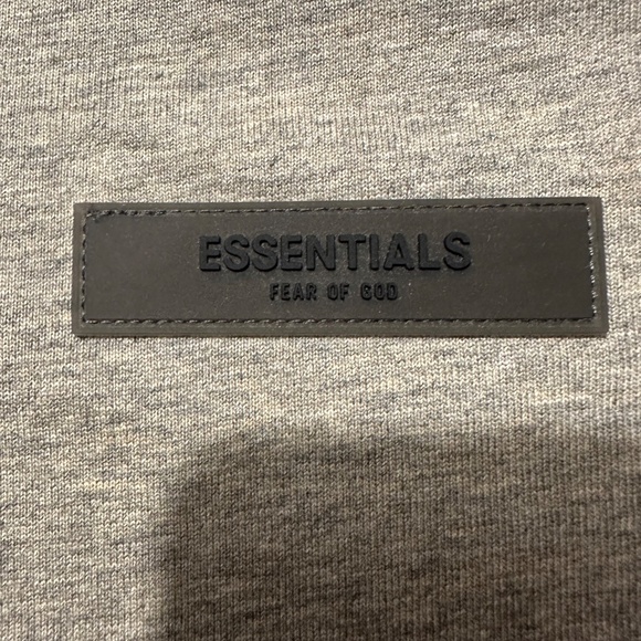 NWT Essentials Fear of God T-Shirt - size M - Picture 4 of 9
